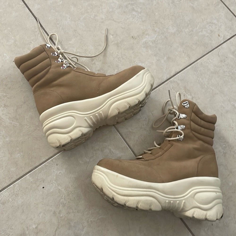 Yru platform combat boots